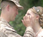 emotion surprise Un soldat fait une surprise à sa soeur le jour de son mariage