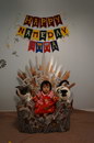 anniversaire Il fabrique le trône de fer à sa fille pour son premier anniversaire