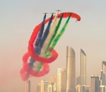 avion chasse La patrouille acrobatique des Emirats Arabes Unis