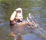 louisiane Se baigner avec des alligators pour les nourrir