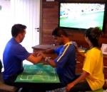 bresil coupe match Un Brésilien sourd et malvoyant « regarde » la coupe du monde
