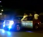 voiture chute arriere Un fan des Spurs à l'arrière d'un pickup