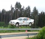 saut Voiture de rallye volante