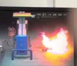 essence feu Un automobiliste trop pressé dans une station-service en feu