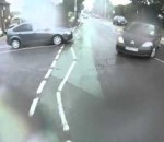 collision Un cycliste percuté par une voiture retombe sur ses pieds