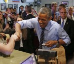 restaurant repas Obama coupe une file d'attente et le paie cher