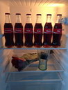 mariage refrigerateur Demande en mariage avec des bouteilles de Coca-Cola
