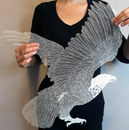 aigle Sculpture sur une feuille de papier