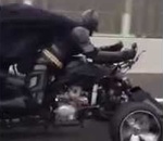 moto autoroute Batman au Japon