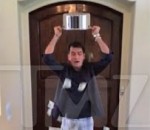 challenge bucket Ice Bucket Challenge de Charlie Sheen