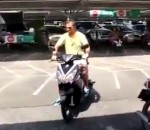 fail chute Essai d'un scooter