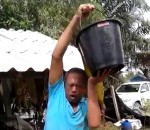 caca homme Excrement Bucket Challenge