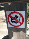 skateboard chien panneau Interdit aux chiens qui picolent, fument et font du skate