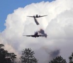 feu incendie Un bombardier d'eau DC-10 et un avion de tête sur un incendie