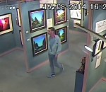 cadre voleur Un voleur optimiste dans une galerie d'art