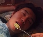bouche blague Réveil avec du wasabi (Blague)