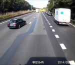 accident voiture camion Une automobiliste change de voie sans visibilité