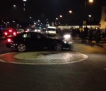 voiture chute accident BMW vs Scooter dans un rond point
