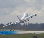 decollage Un Boeing 747-8 fait coucou au décollage