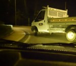rond-point derapage Drifter avec un camion-benne Kiloutou
