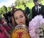 camera GoPro sur une bouteille de Whisky à un mariage