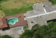 nazi gamme Croix gammé dans le fond d'une piscine au Brésil