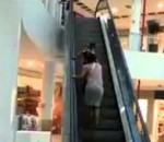 femme escalator Deux femmes piégées dans un vortex spatio-temporel