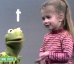 grenouille Kermit et Joey chantent l'alphabet
