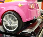 voiture jouet Voiture Barbie sur un dynamomètre