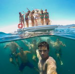 femme eau bateau L'oscar du meilleur selfie de groupe