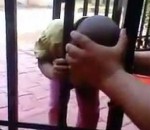 barreau technique Décoincer la tête d'un enfant entre des barreaux