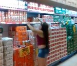 taille supermarche Une fille trop petite dans un supermarché