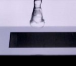 eau Un métal superhydrophobe fait rebondir l'eau