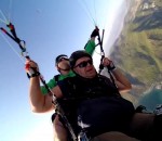 parachute fail dechirer Un parapente se déchire lors d'un saut en tandem