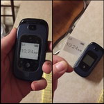portable Sa grand-mère lui a demandé de réparer son téléphone, car il affichait toujours la même heure