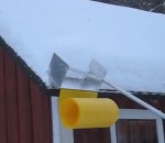 neige toit outil Le râteau qui fait glisser la neige du toit