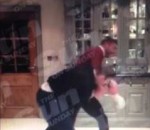 combat boxe ko Wayne Rooney mis K.O dans sa cuisine