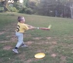 fils Jouer au baseball avec son fils sans se fatiguer