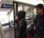 paris metro porte Un FDP fait une blague dans le métro