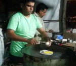 poussin vivant Œufs surprises chez un vendeur indien ambulant