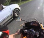 moto motard voiture Coup surprise pendant un road rage
