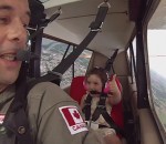 avion Léa, 4 ans, fait de la voltige aérienne avec son papa