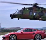 course voiture arrete Porsche 911 vs Hélicoptères