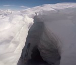 neige ski crevasse Un skieur fait une chute dans une crevasse 