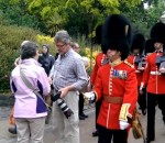 garde royale Touristes vs Garde royale