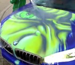 peinture voiture Une voiture BMW X6 se transforme en Hulk