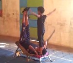 cirque numero acrobate Numéro d'acrobatie par les frères Yeneta