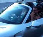 crash parking Faire le malin avec sa Porsche 918 Spyder à St-Tropez