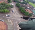 police voleur Un policier tire sur un fuyard depuis un hélicoptère
