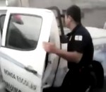 police fail Un policier oublie de verrouiller la portière de sa voiture